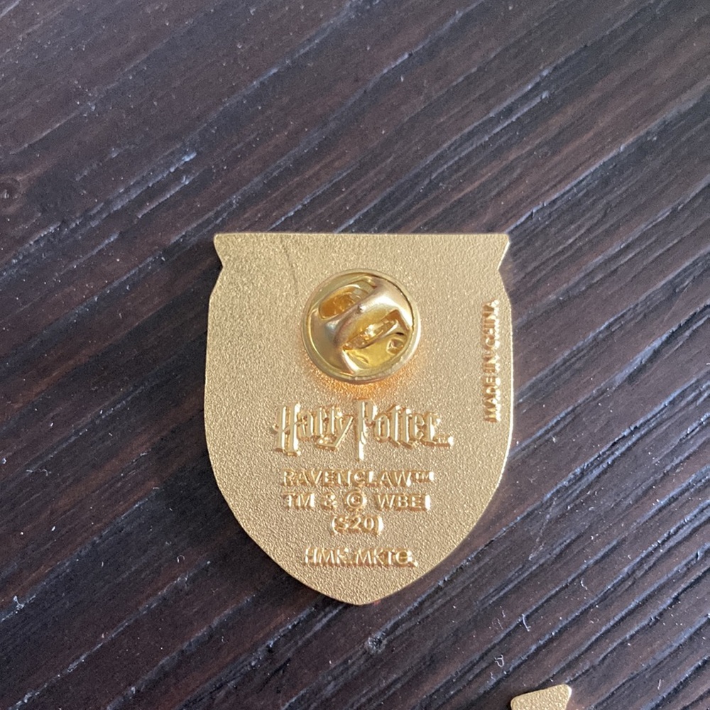 Ravenclaw Pin Set - Picture 5 of 5